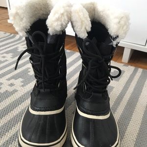 Sorel Winter Carnival boot, size 7, black/white
